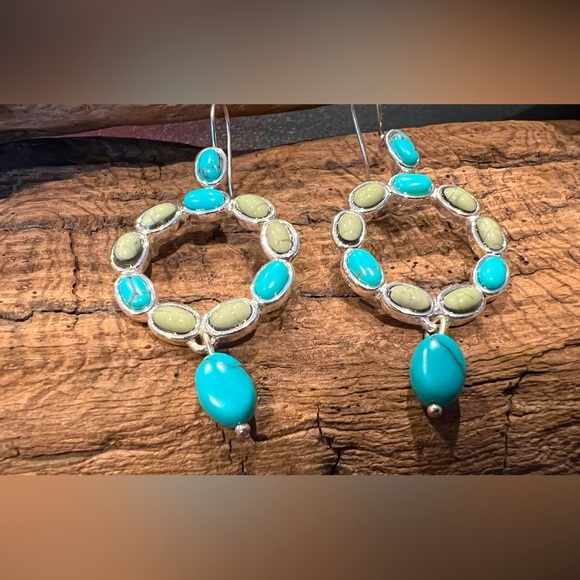 Signed MONET Hooks Earrings Green Blue Turquoise Costume Jewelry Silver tone 2” - Picture 2 of 6